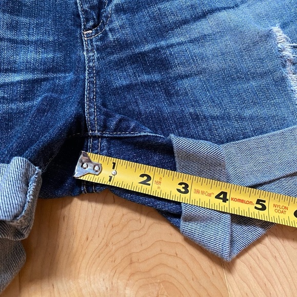 Ag Adriano Goldschmied Hailey Roll Up Ex Boyfriend
Shorts - Picture 6 of 9